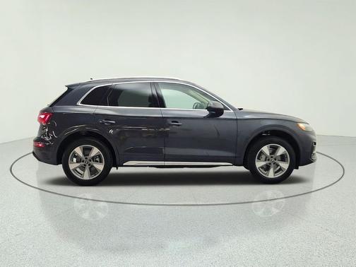 Manhattan Gray Metallic 2023 Audi Q5 40 Premium