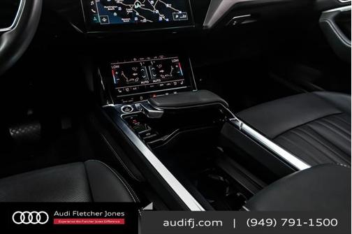 2022 Audi e-tron Premium Plus