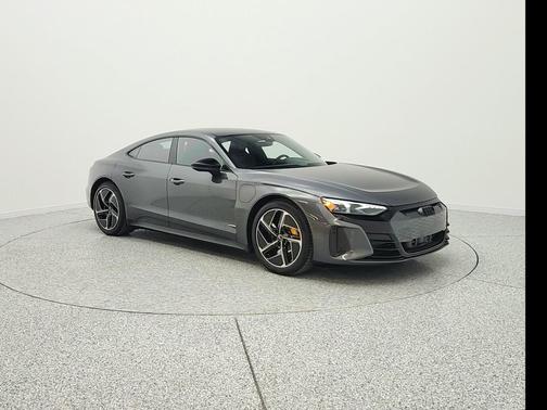 Daytona Gray Pearl Effect 2024 Audi RS e-tron GT quattro