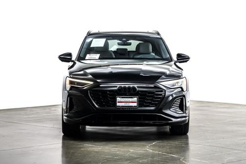 2024 Audi Q8 e-tron Prestige