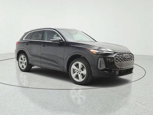 Mythos Black Metallic 2025 Audi Q5 Premium Plus TFSI quattro S tronic