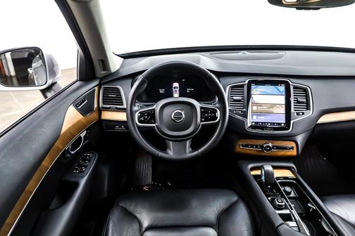 2023 Volvo XC90 Recharge Plug-In Hybrid T8 Core Bright Theme