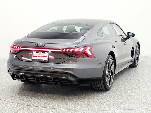Daytona Gray Pearl Effect 2024 Audi RS e-tron GT quattro