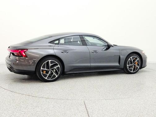 Daytona Gray Pearl Effect 2024 Audi RS e-tron GT quattro