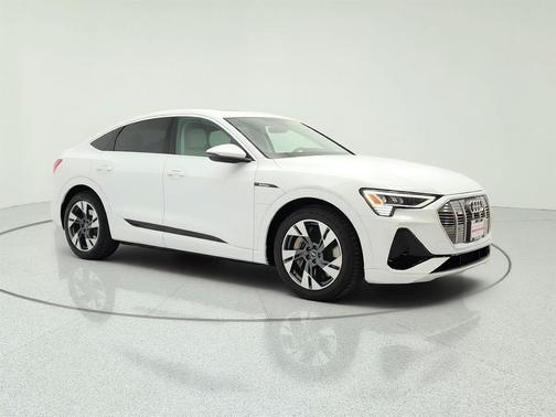 Glacier White Metallic 2022 Audi e-tron Sportback S line Premium
