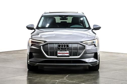 2022 Audi e-tron Premium Plus