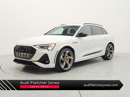 Glacier White Metallic 2023 Audi e-tron S Premium Plus quattro