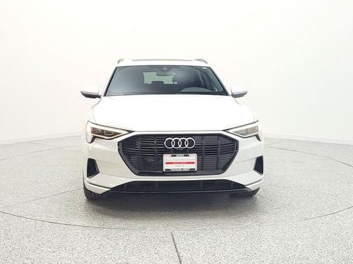 Glacier White Metallic 2023 Audi e-tron Premium quattro