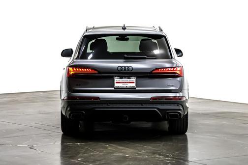 2025 Audi Q7 55 Premium Plus