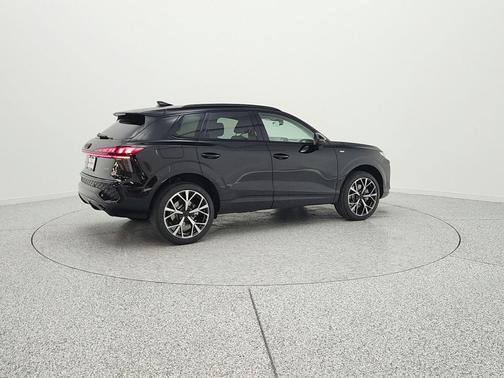 Mythos Black Metallic 2026 Audi Q3 TFSI quattro S tronic