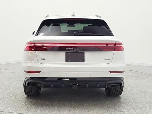Glacier White Metallic 2026 Audi Q8 55 Premium Plus