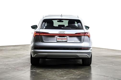 2022 Audi e-tron Premium Plus