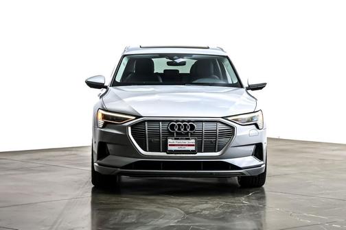 2022 Audi e-tron Premium Plus