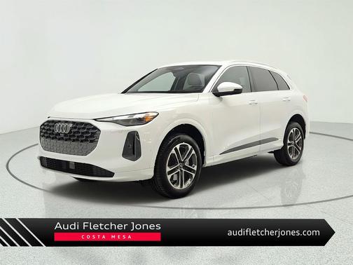 Glacier White Metallic 2025 Audi Q5 Premium TFSI quattro S tronic