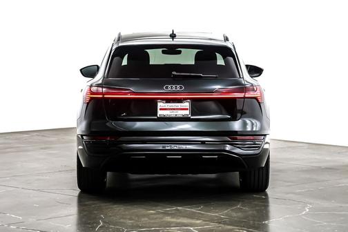 2024 Audi Q8 e-tron Premium Plus