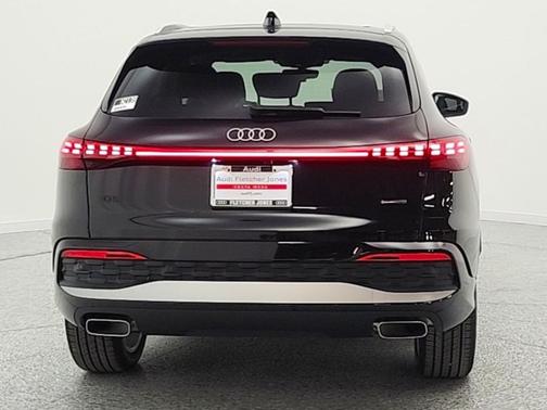 Mythos Black Metallic 2026 Audi Q5 Premium Plus TFSI quattro S tronic