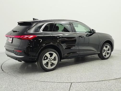 Mythos Black Metallic 2026 Audi Q5 Premium Plus TFSI quattro S tronic