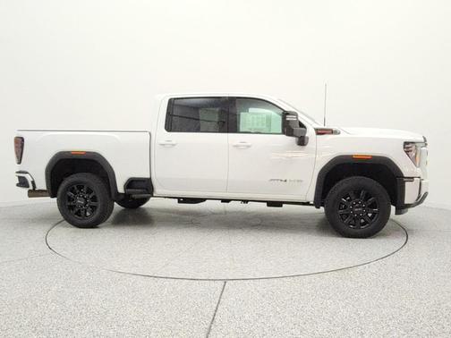 Summit White 2025 GMC Sierra 2500 AT4