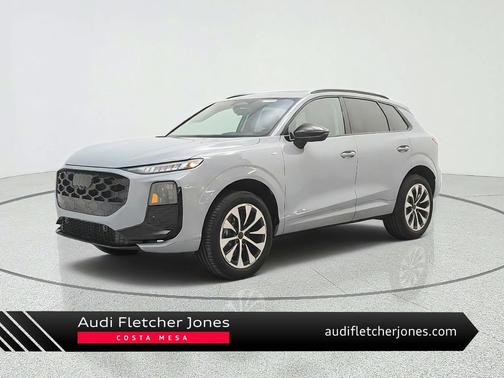 Arrow Gray Pearl Effect 2026 Audi Q3 TFSI quattro S tronic