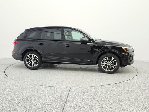Mythos Black Metallic 2026 Audi Q7 45 Premium