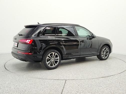 Mythos Black Metallic 2026 Audi Q7 45 Premium