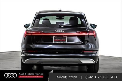 2022 Audi e-tron Premium Plus