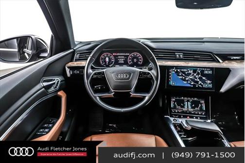 2022 Audi e-tron Premium Plus