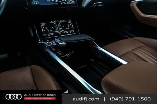 2022 Audi e-tron Premium Plus