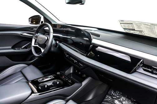 Glacier White Metallic 2025 Audi Q6 e-tron Premium Plus quattro