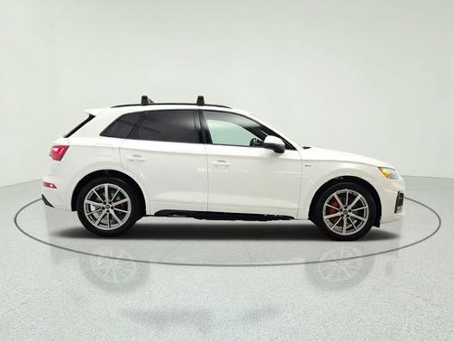 Arkona White 2024 Audi Q5 55 S line Premium Plus
