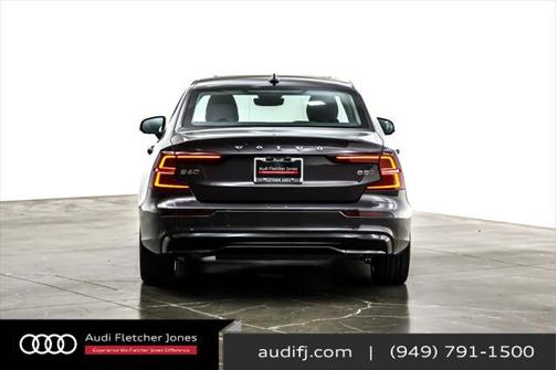 2024 Volvo S60 B5 Plus Dark Theme