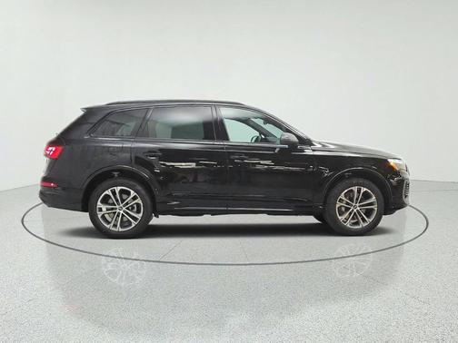 Mythos Black Metallic 2026 Audi Q7 45 Premium