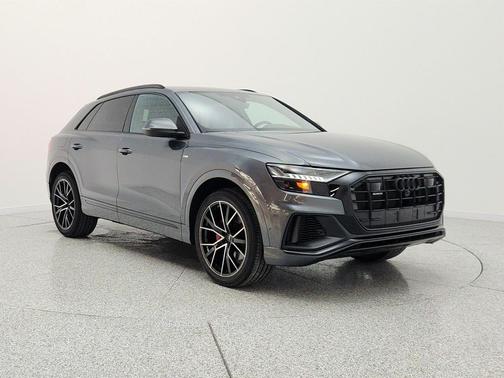 Daytona Gray Pearl Effect 2023 Audi Q8 55 Premium Plus