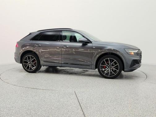 Daytona Gray Pearl Effect 2023 Audi Q8 55 Premium Plus
