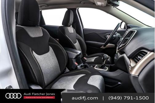 2017 Jeep Cherokee Sport