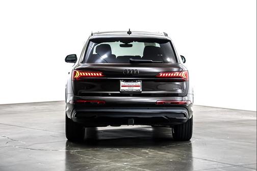 2023 Audi Q7 45 Premium Plus