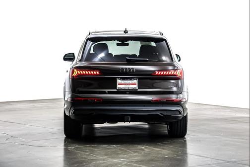 2023 Audi Q7 45 Premium Plus