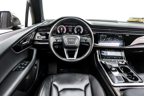 2023 Audi Q7 45 Premium Plus