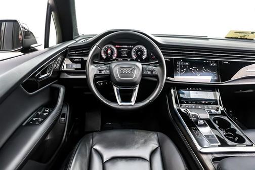 2023 Audi Q7 45 Premium Plus