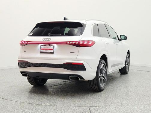 Arkona White 2026 Audi Q5 Premium Plus TFSI quattro S tronic