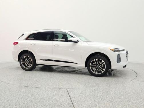 Arkona White 2026 Audi Q5 Premium Plus TFSI quattro S tronic