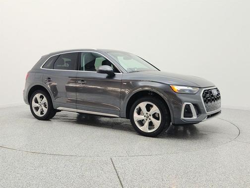 Daytona Gray Pearl Effect 2023 Audi Q5 45 S line Premium Plus