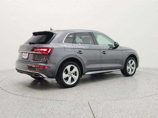 Daytona Gray Pearl Effect 2023 Audi Q5 45 S line Premium Plus