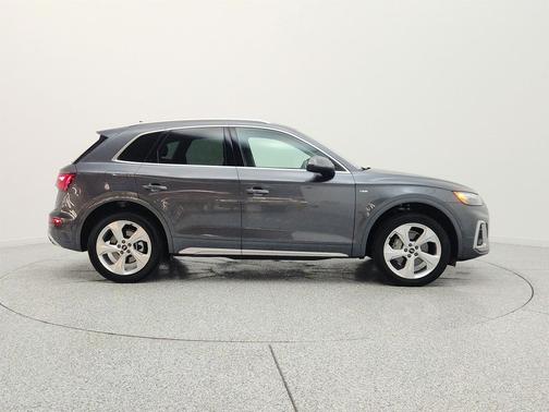Daytona Gray Pearl Effect 2023 Audi Q5 45 S line Premium Plus