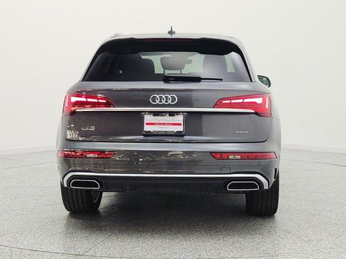 Daytona Gray Pearl Effect 2023 Audi Q5 45 S line Premium Plus