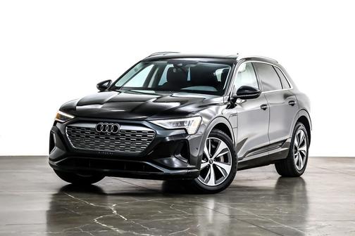 2024 Audi Q8 e-tron Premium Plus