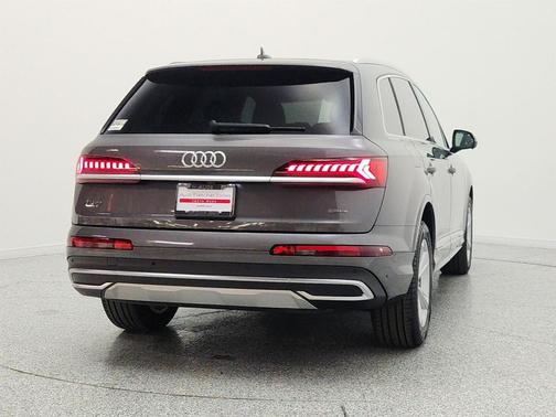 Samurai Gray Metallic 2022 Audi Q7 45 Premium Plus