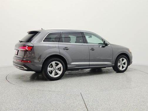 Samurai Gray Metallic 2022 Audi Q7 45 Premium Plus