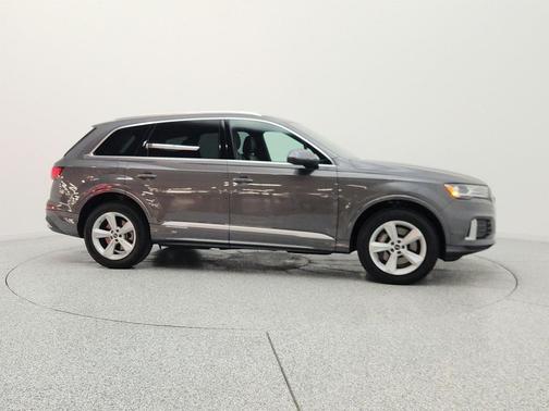 Samurai Gray Metallic 2022 Audi Q7 45 Premium Plus