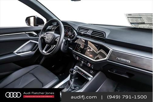 2025 Audi Q3 Premium 45 TFSI S line quattro Tiptronic